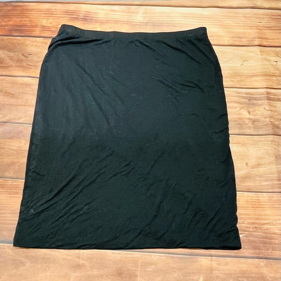 New York & Company Dresses & Skirts - Black straight skirt with bubble hem